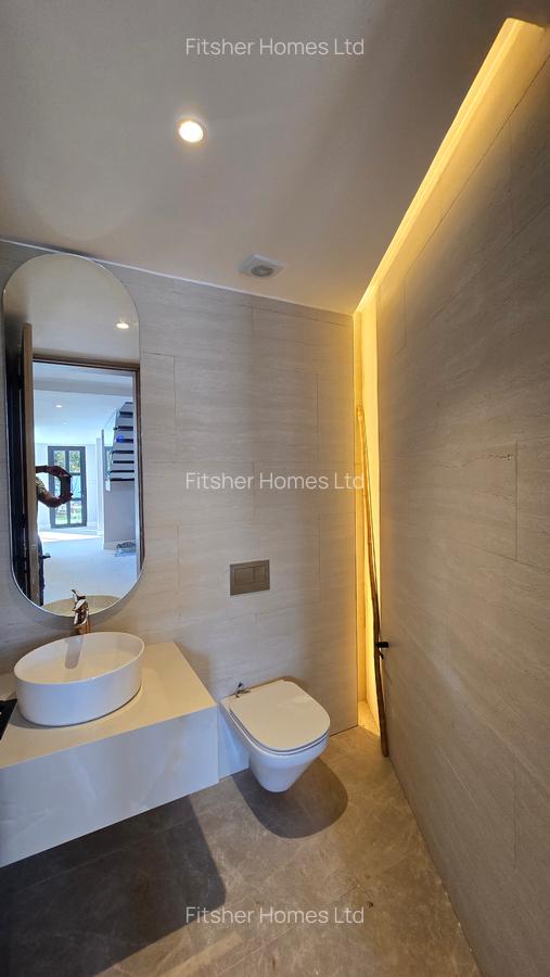 4 Bed House with En Suite in Runda - 11