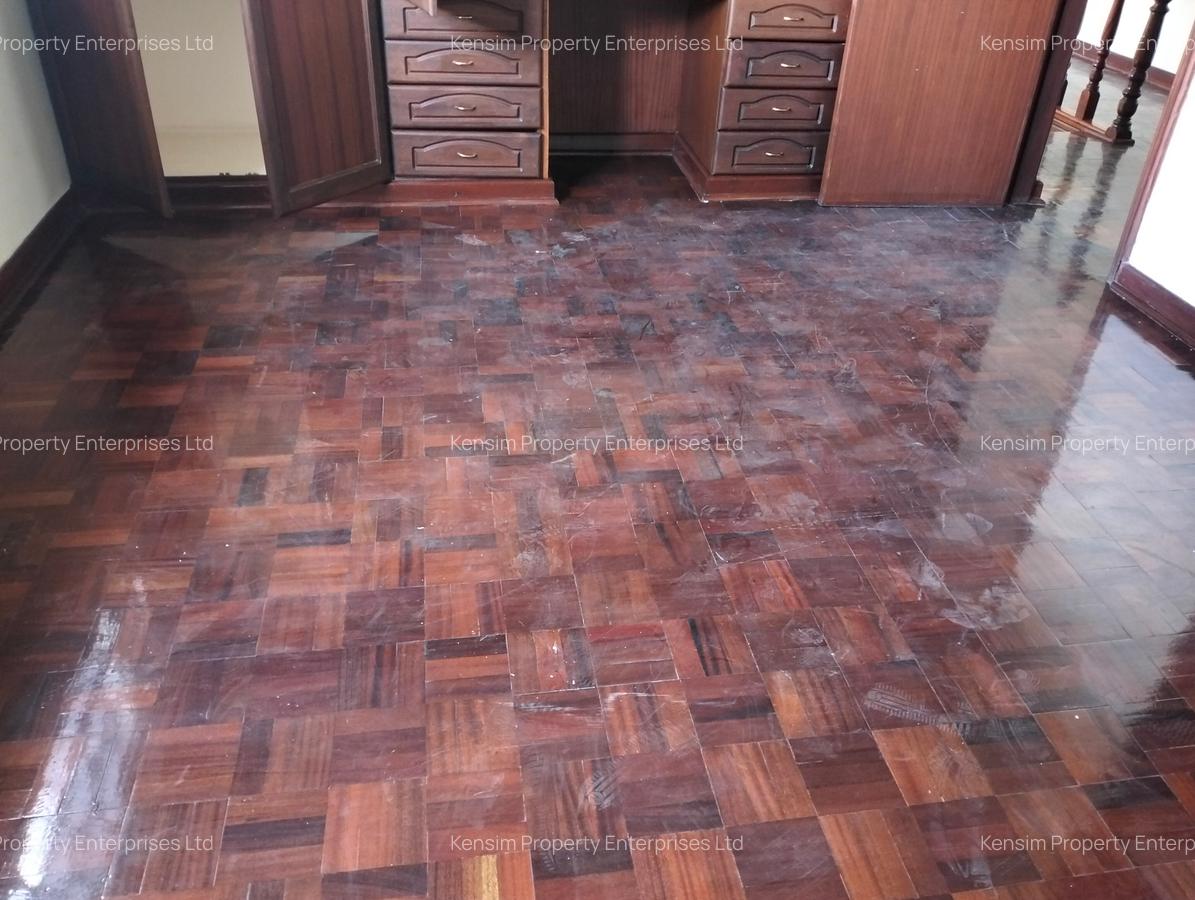 5 Bed Townhouse with En Suite in Lavington - 11