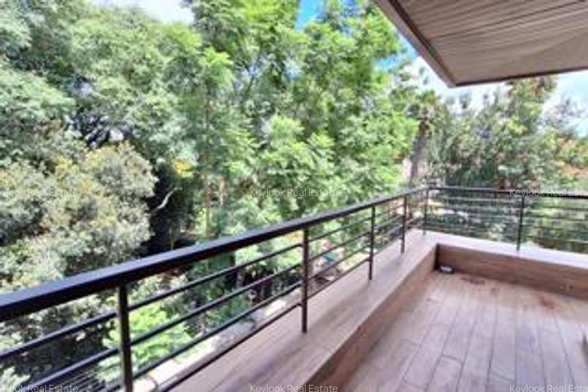 4 Bed Townhouse with En Suite at Lavington - 7