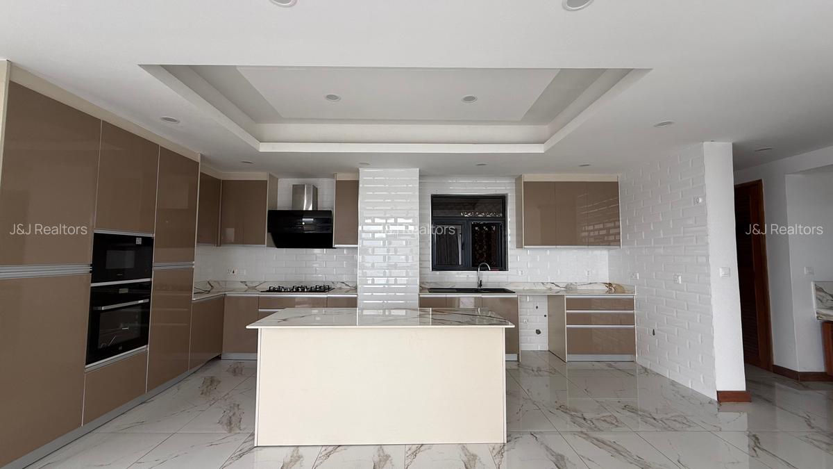 4 Bed Apartment with En Suite in Westlands Area - 12