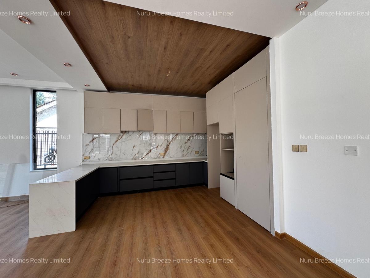 5 Bed Townhouse with En Suite in Lavington - 3