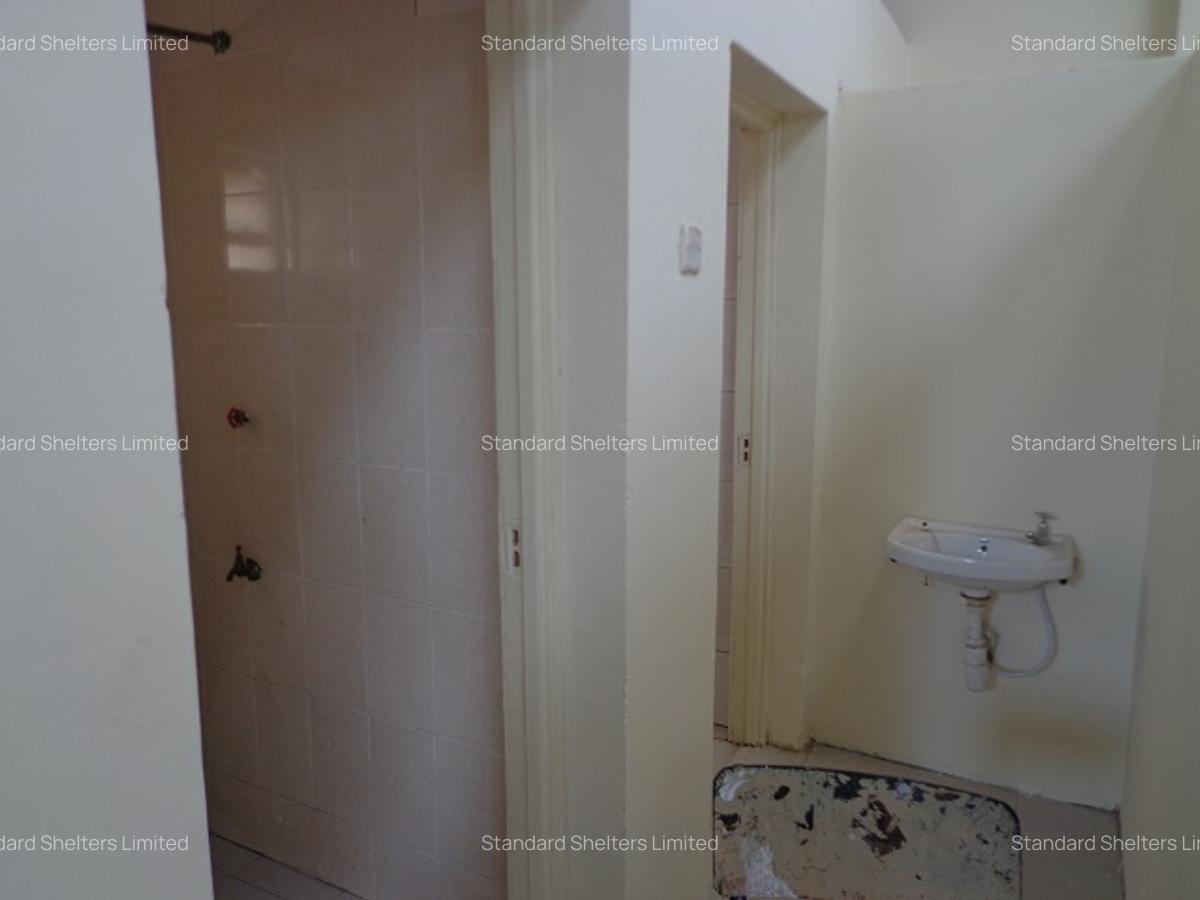 4,500 ft² Warehouse with Backup Generator in Industrial Area - 13