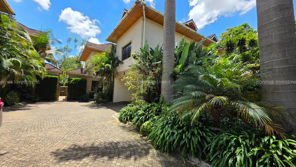 5 Bed Townhouse with En Suite at Lavington Green - 7