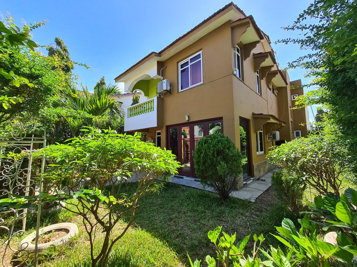 4 Bed Villa with En Suite in Nyali Area - 1