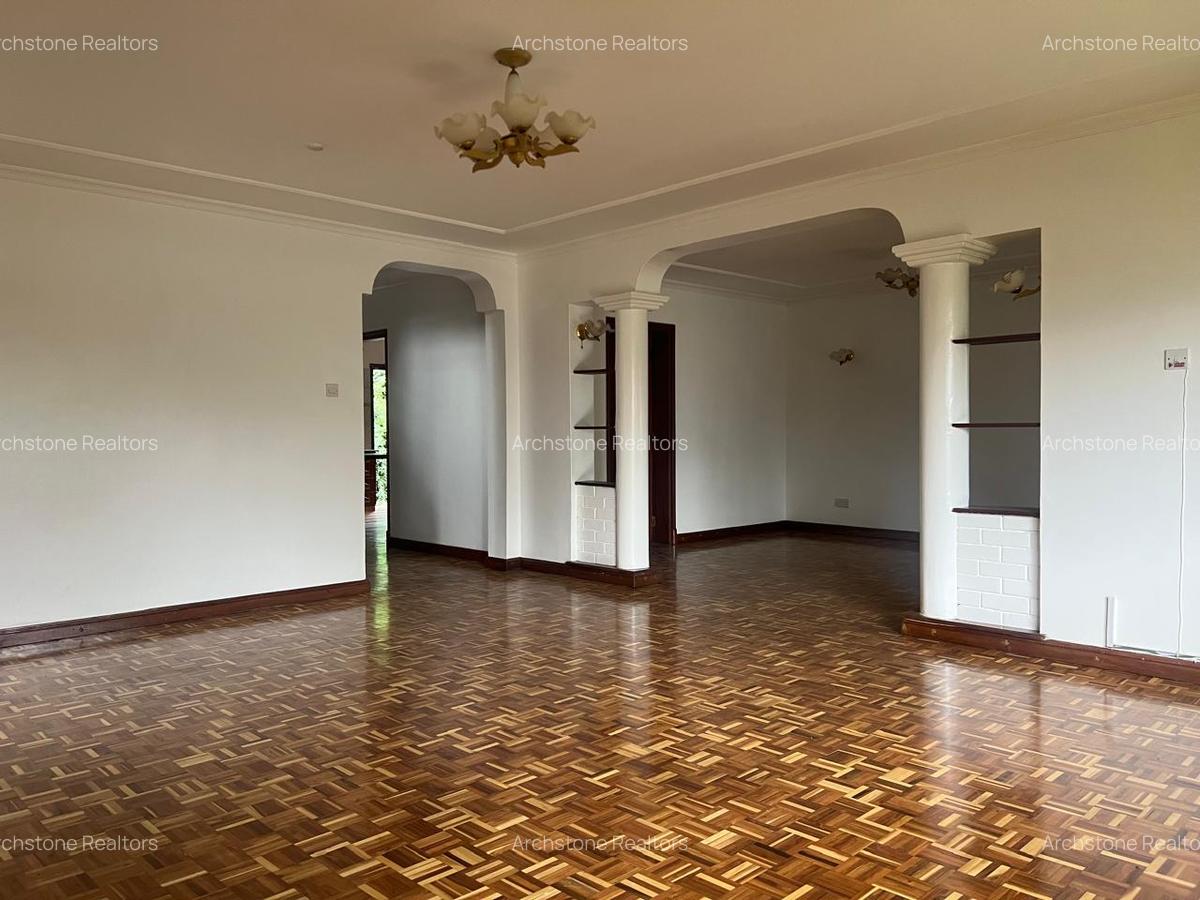 4 Bed Townhouse with En Suite in Brookside - 11