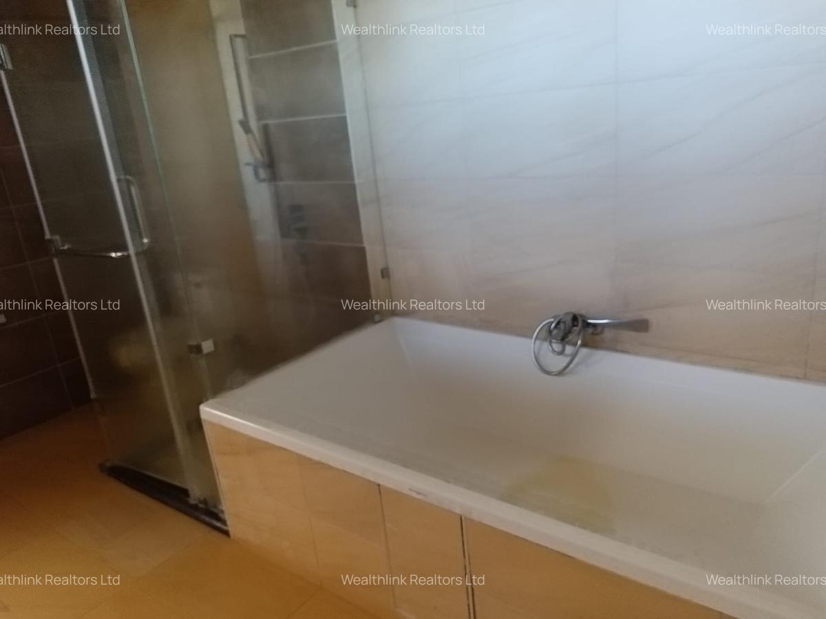 4 Bed Townhouse with En Suite at Runda - 12