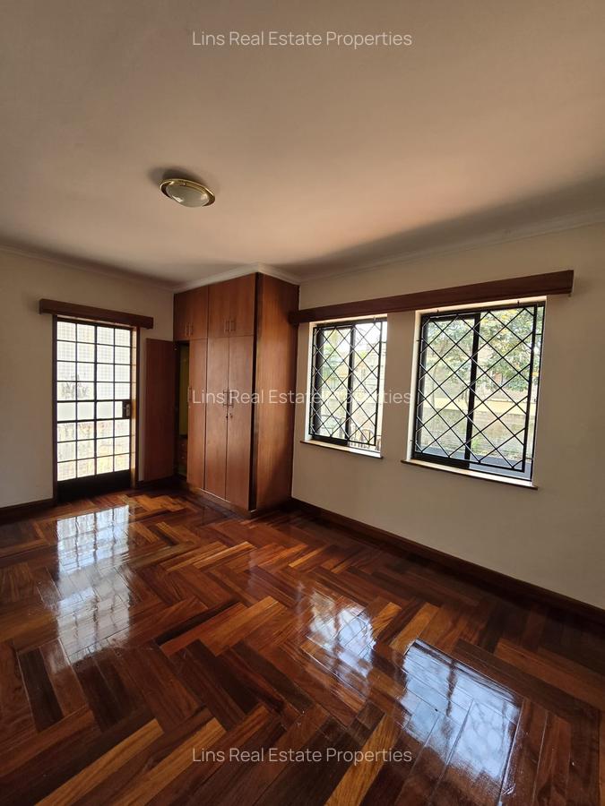 5 Bed Townhouse with En Suite in Lavington - 11