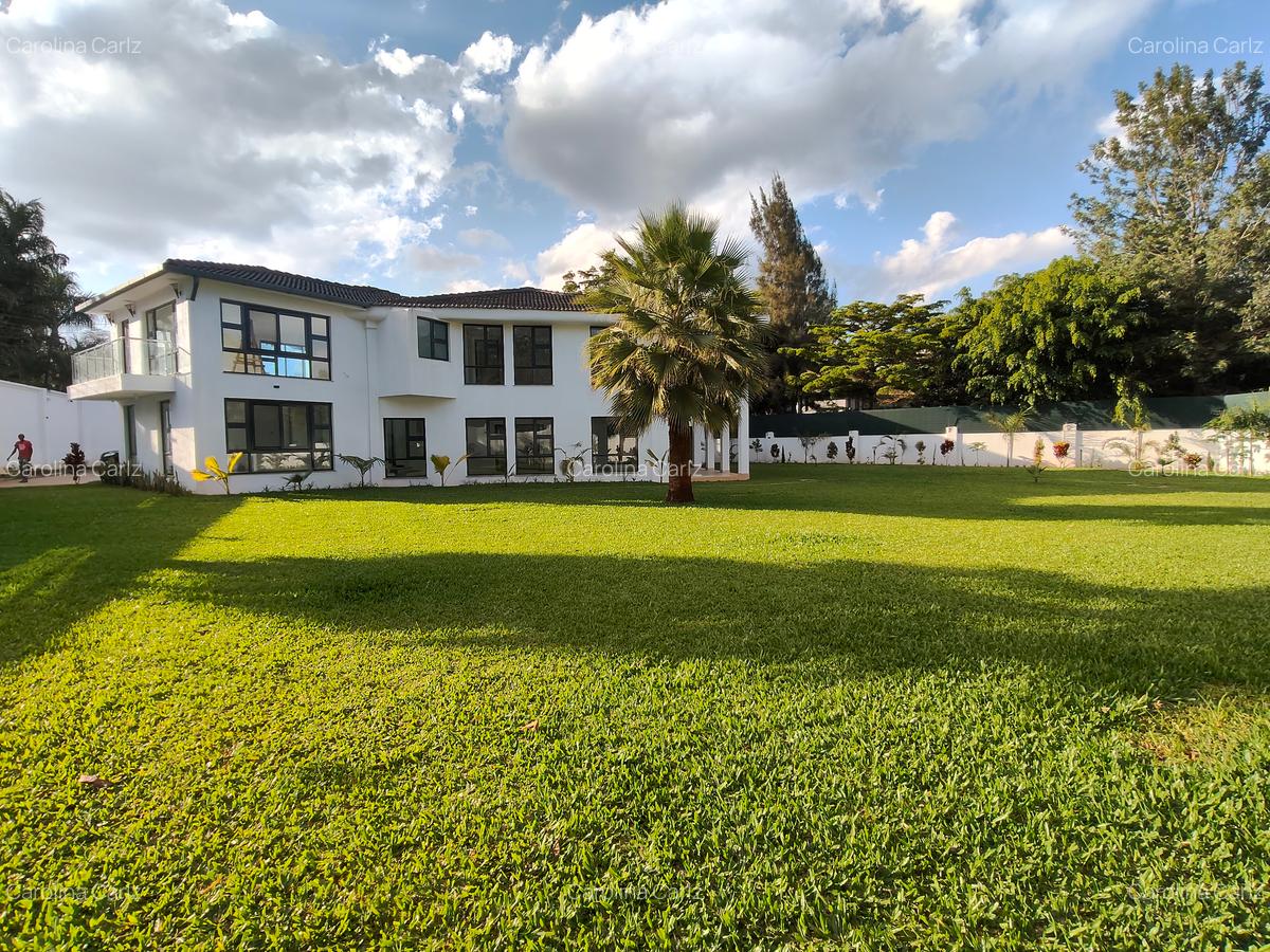 5 Bed House with En Suite at Runda - 2