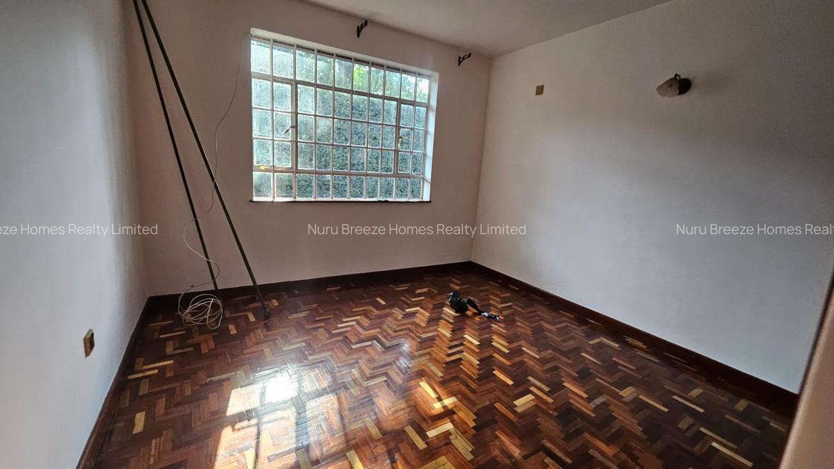 5 Bed House with En Suite in Runda - 18