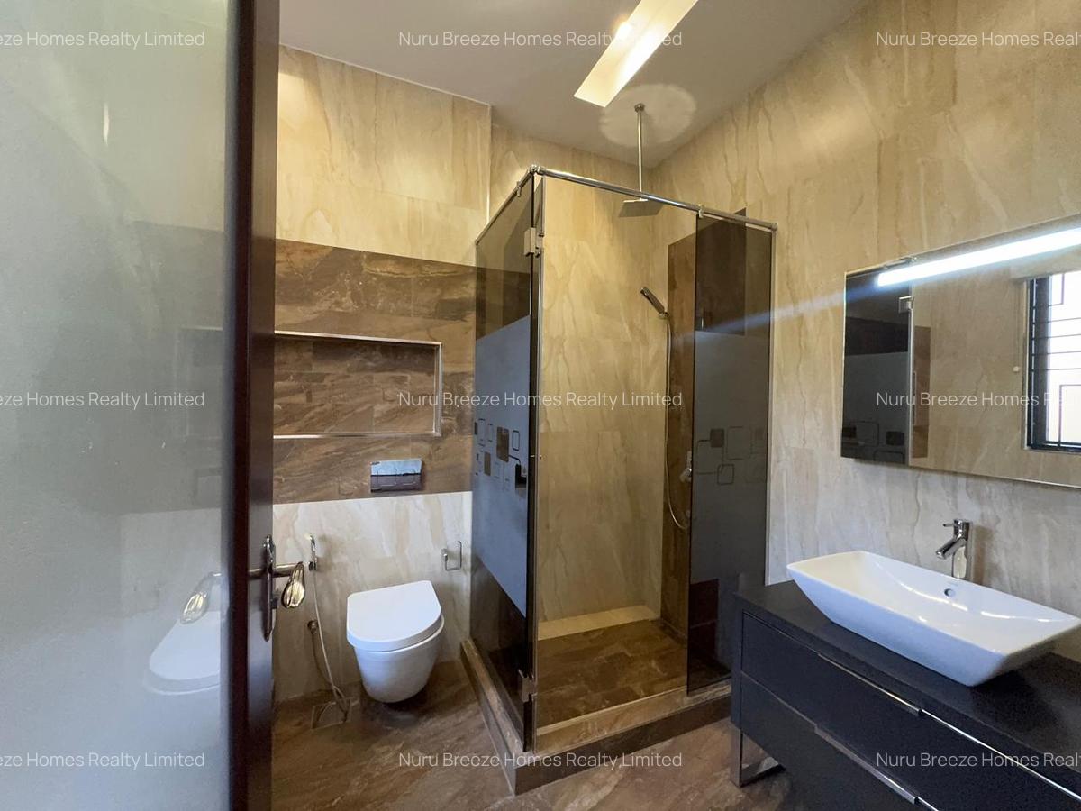 5 Bed House with En Suite in Runda - 19