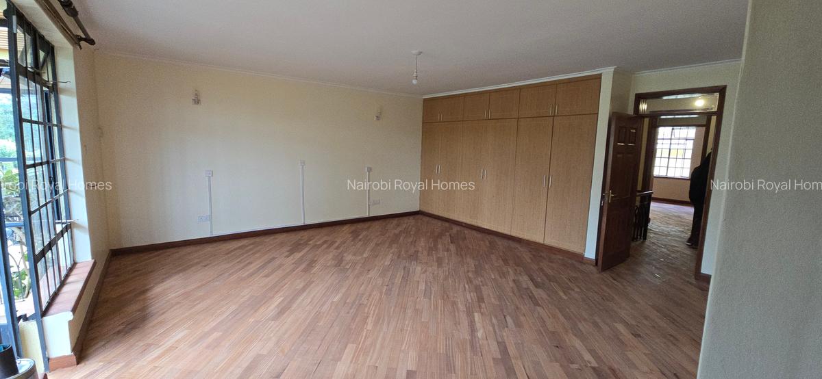 4 Bed Townhouse with En Suite at Convent Drive - 16