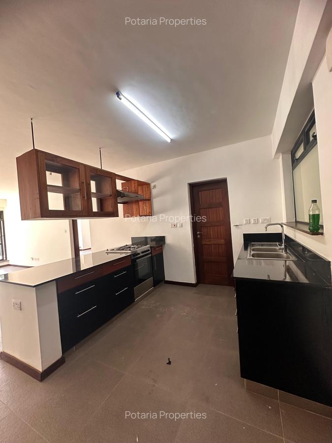 2 Bed Apartment with En Suite in Riverside - 5