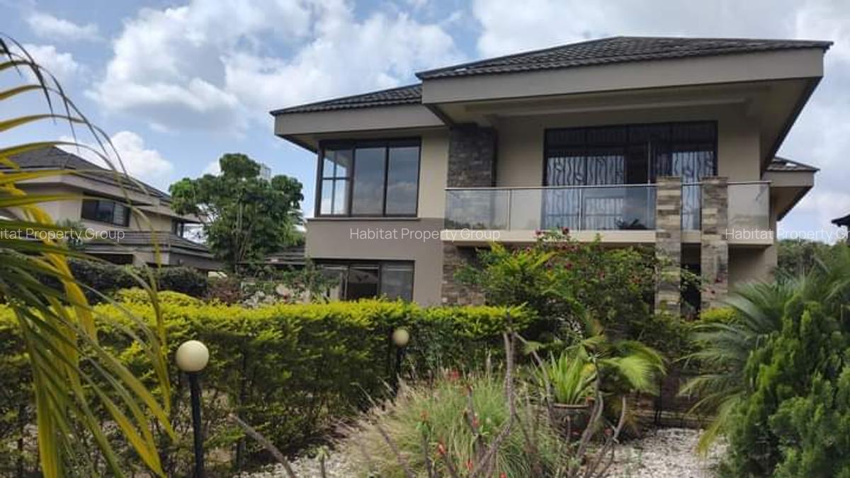 4 Bed House with En Suite in Ridgeways - 6