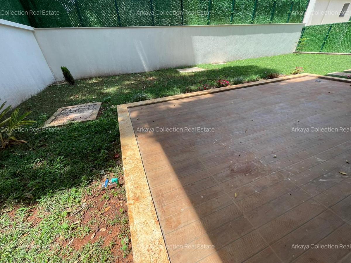 5 Bed Villa with En Suite in Lavington - 11