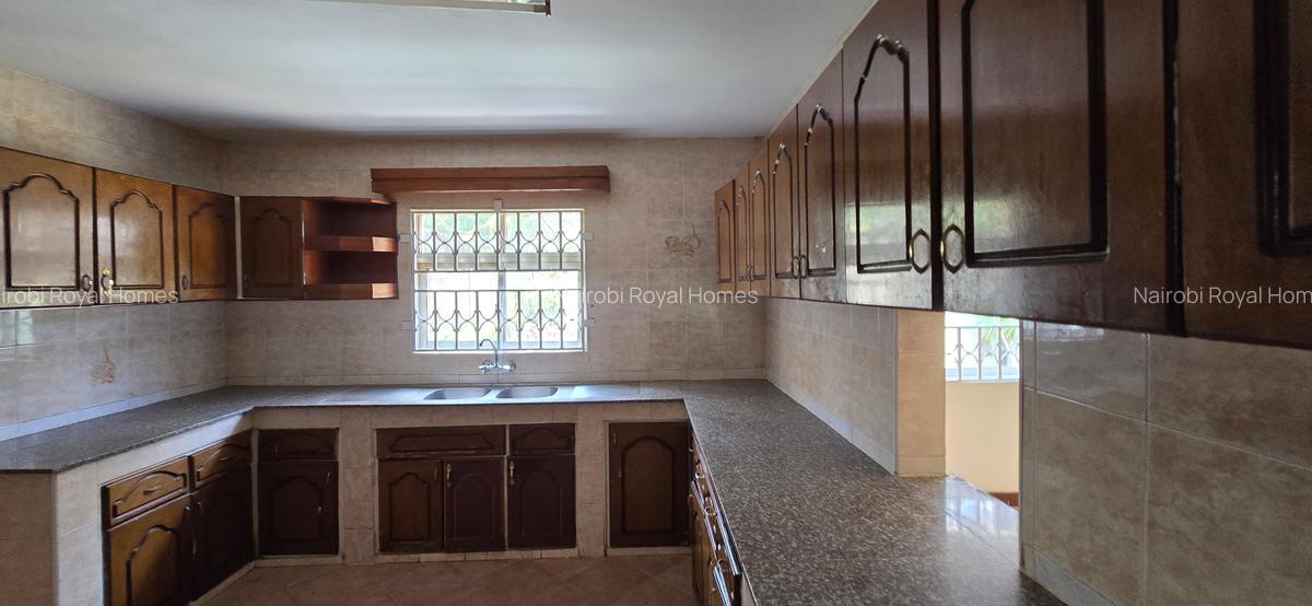 5 Bed Townhouse with En Suite at Lavington Green - 8