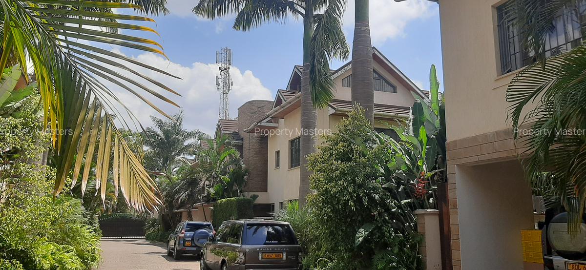 5 Bed Villa with En Suite at Lavington - 11
