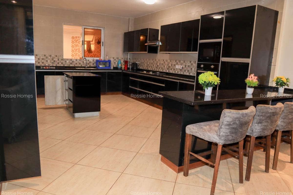 Serviced 4 Bed Apartment with En Suite at 2Nd Avenue - 10