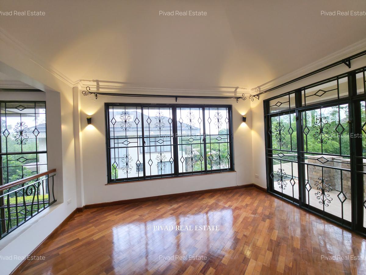 4 Bed Townhouse with Swimming Pool in Ridgeways - 9