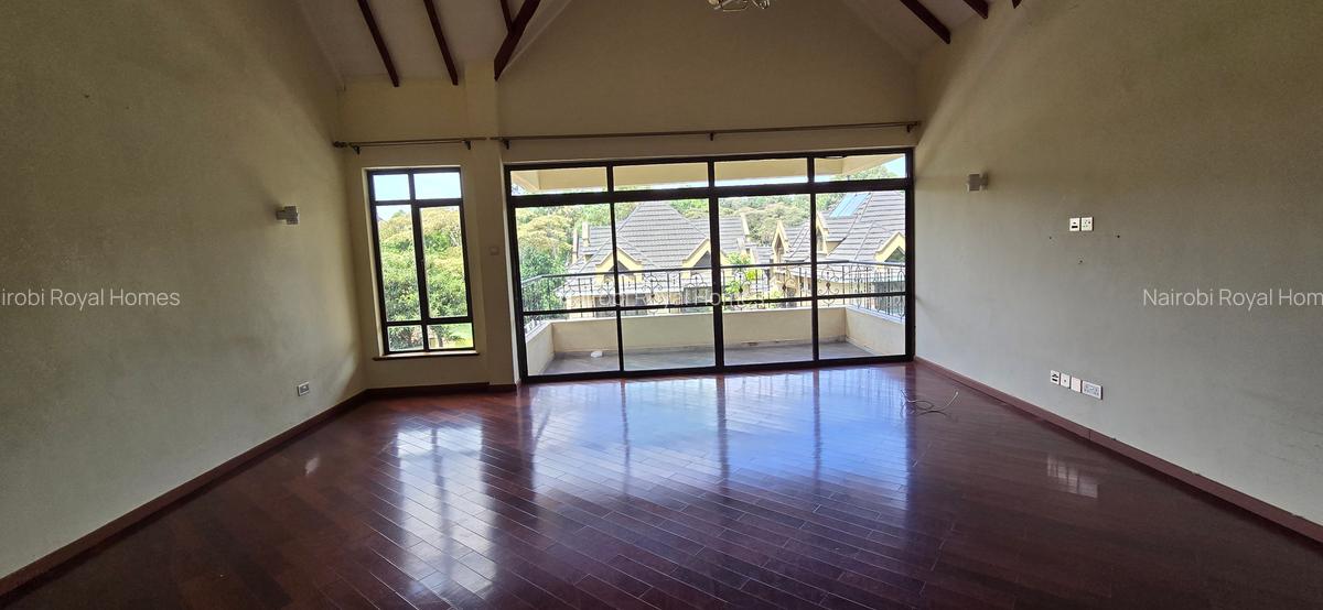 5 Bed Townhouse with En Suite at Lavington Green - 6