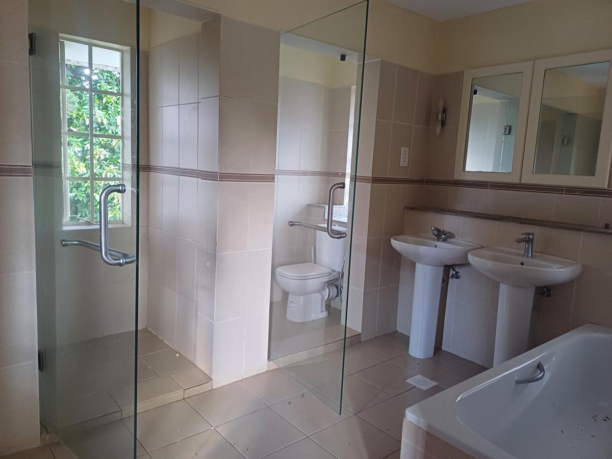 5 Bed Townhouse with En Suite in Lavington - 11