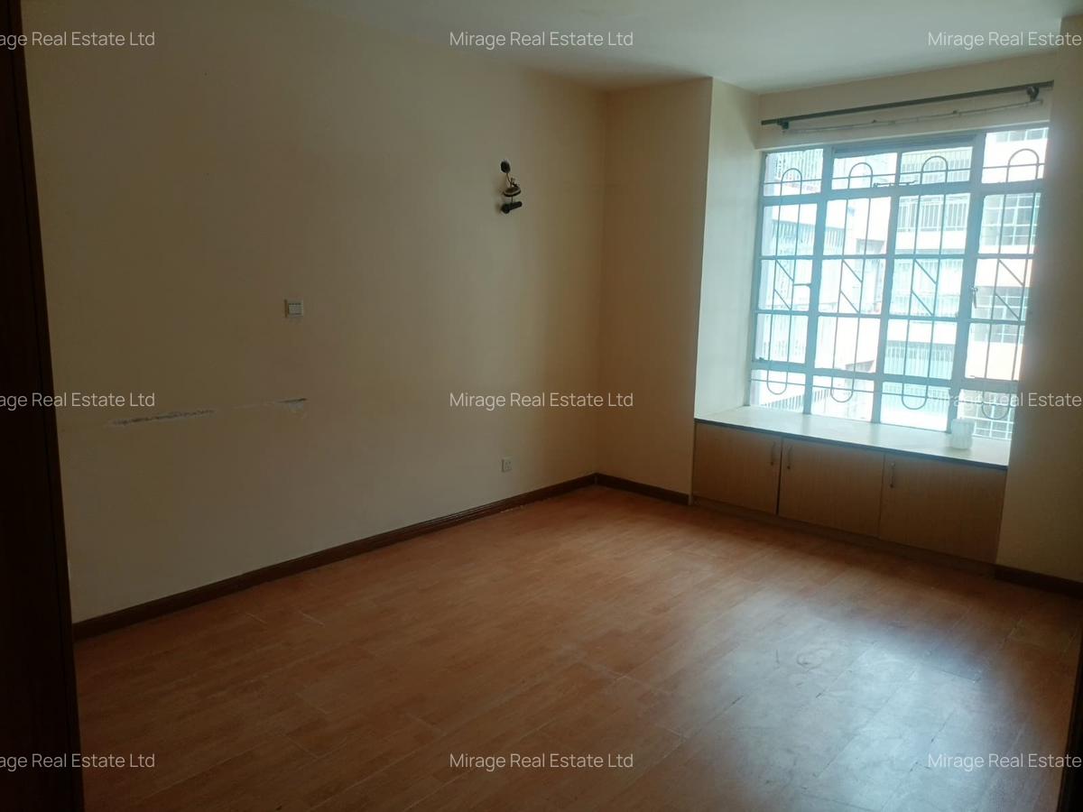 2 Bed Apartment with En Suite in Lavington - 10