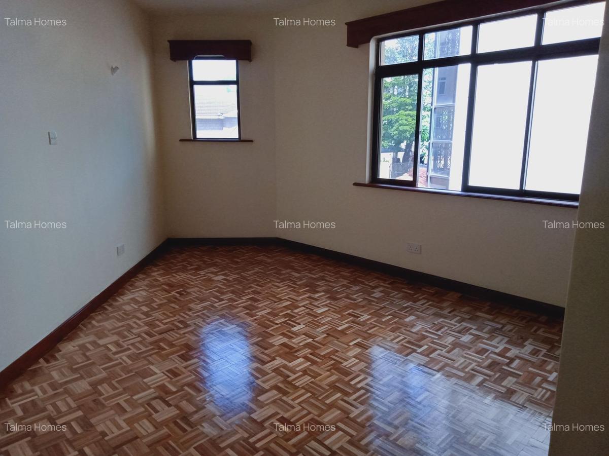 3 Bed Apartment with En Suite at Brookside Area - 13