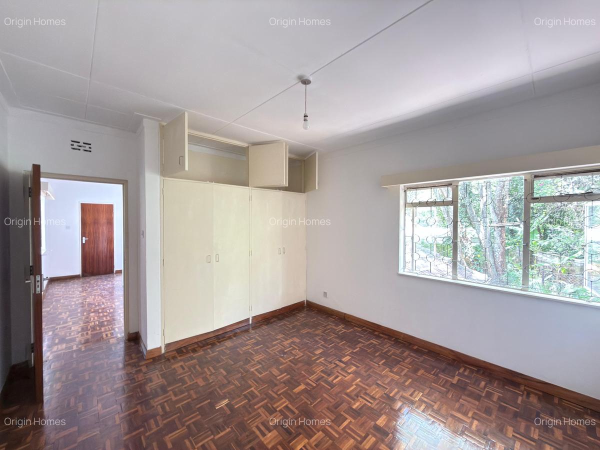 4 Bed Townhouse with En Suite at Lavington - 6