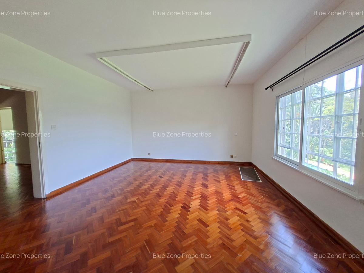 5 Bed House with En Suite at Off Ridgeways Rd - 19