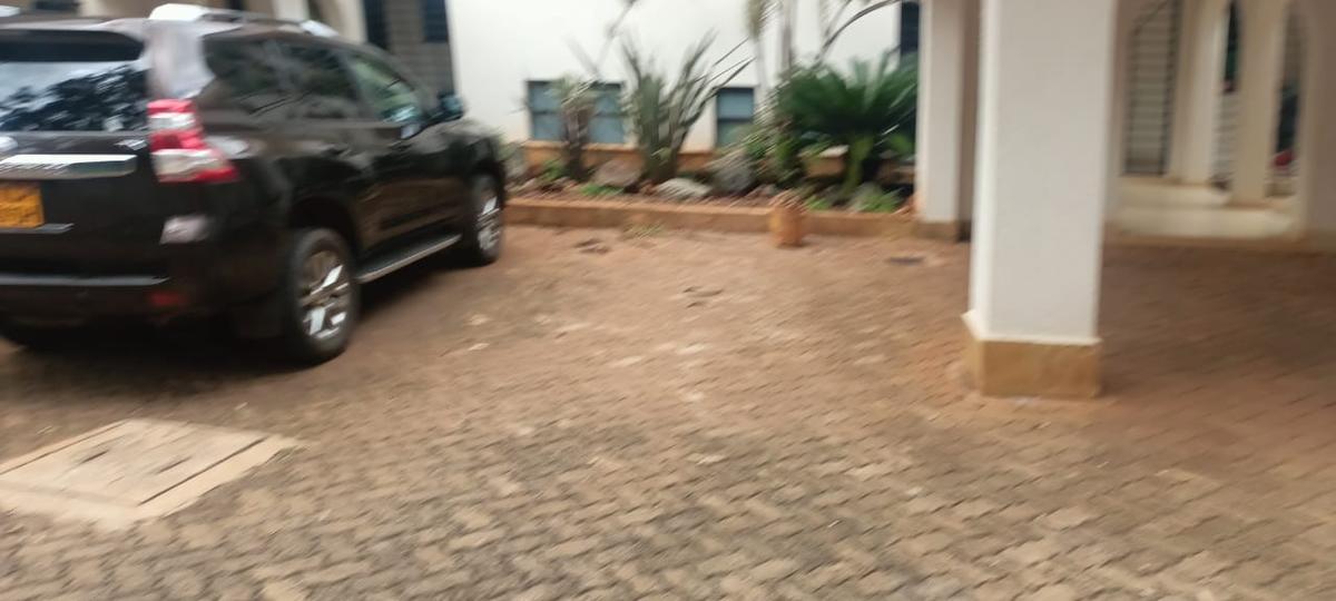 5 Bed Townhouse with En Suite in Spring Valley - 15