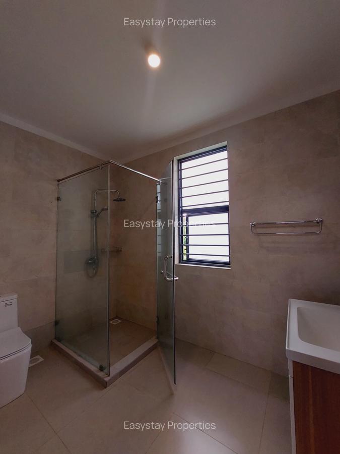 4 Bed House with En Suite in Runda - 8