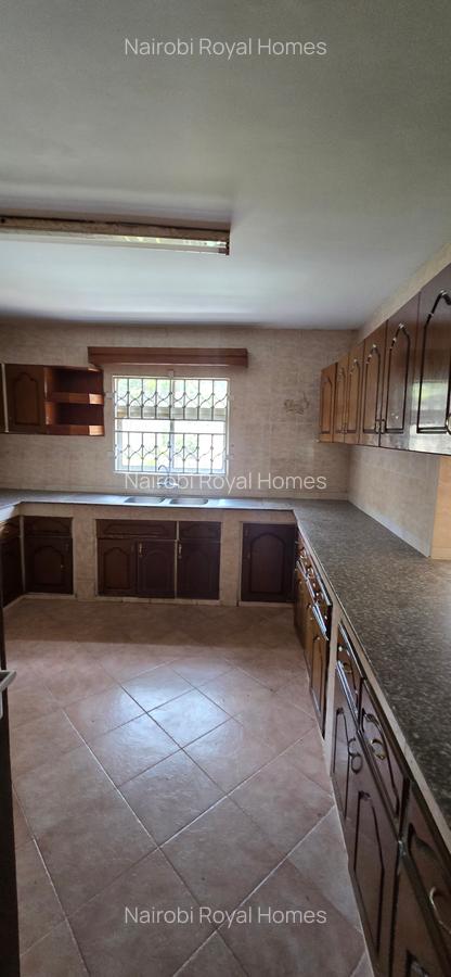 5 Bed Townhouse with En Suite at Lavington Green - 9
