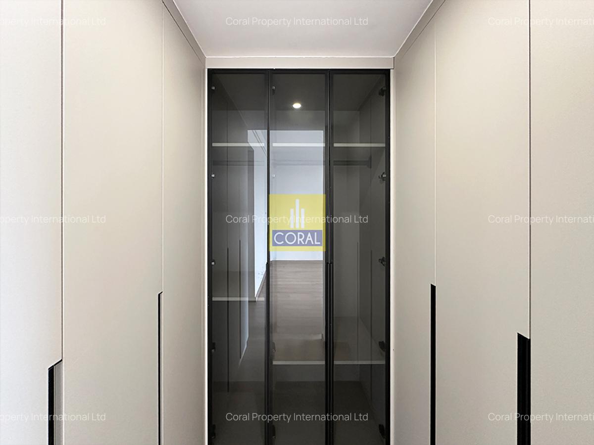 3 Bed Apartment in Riverside - 15