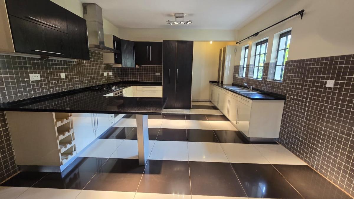 4 Bed House with En Suite in Runda - 4