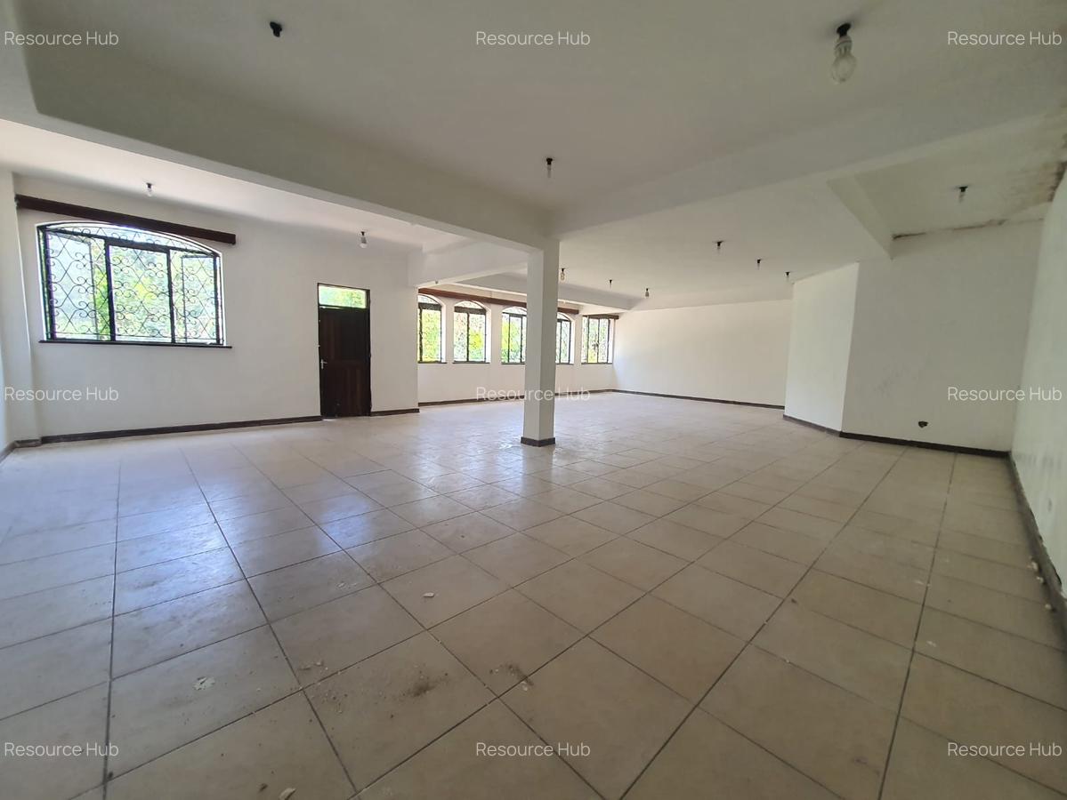 6 Bed House with En Suite in Nyari - 20