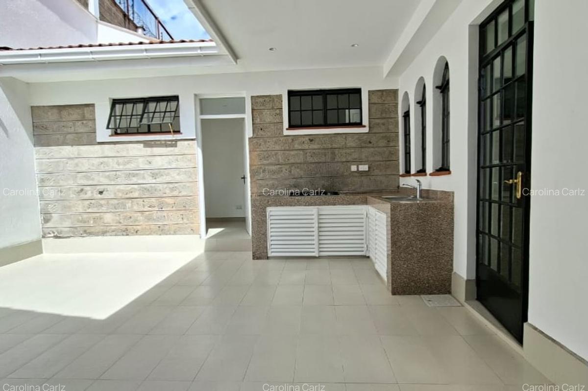 4 Bed House with En Suite at Brookside Drive - 4