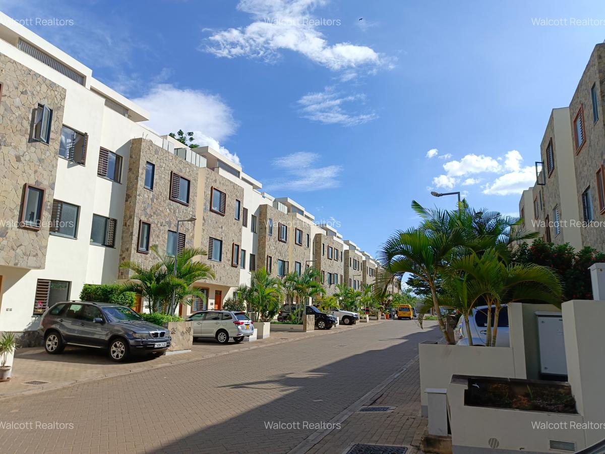4 Bed Villa with En Suite at Garden City - 1