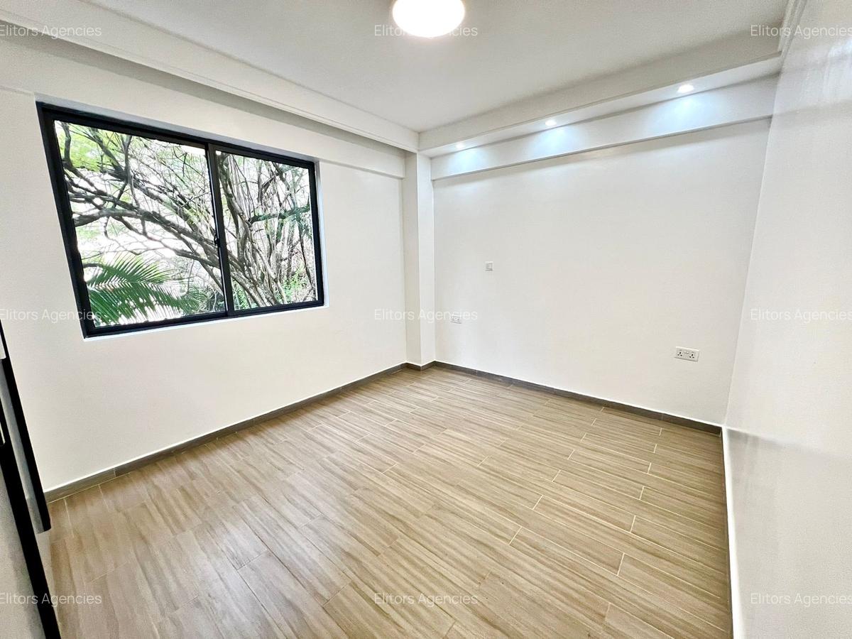 2 Bed Apartment with En Suite at Riverside Dr - 13