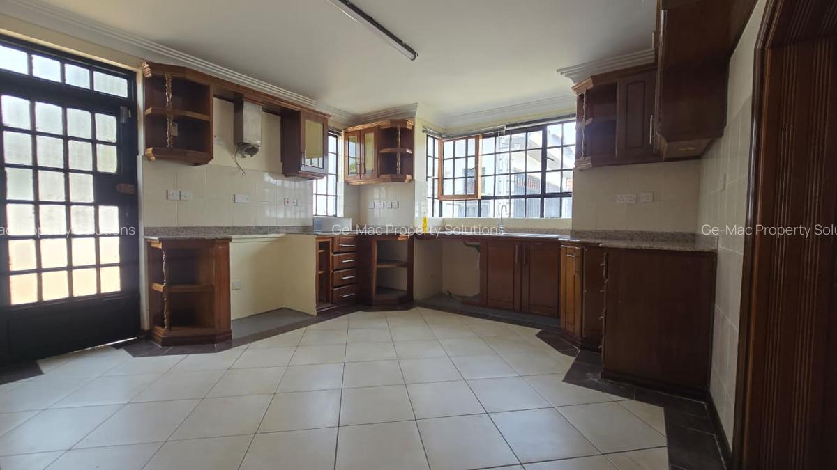 4 Bed House with En Suite in Runda - 4