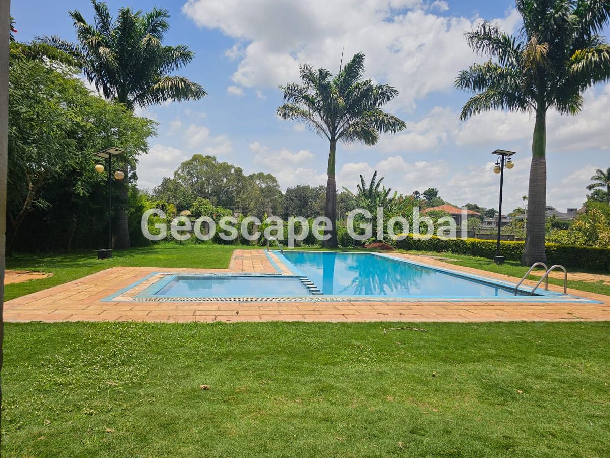 4 Bed House with En Suite in Garden Estate - 1