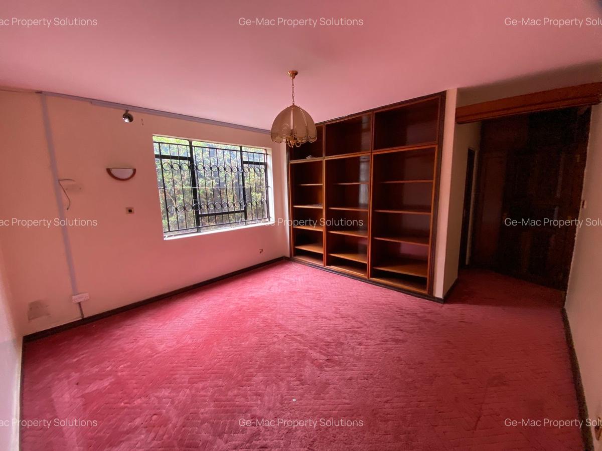 5 Bed House with En Suite in Runda - 11