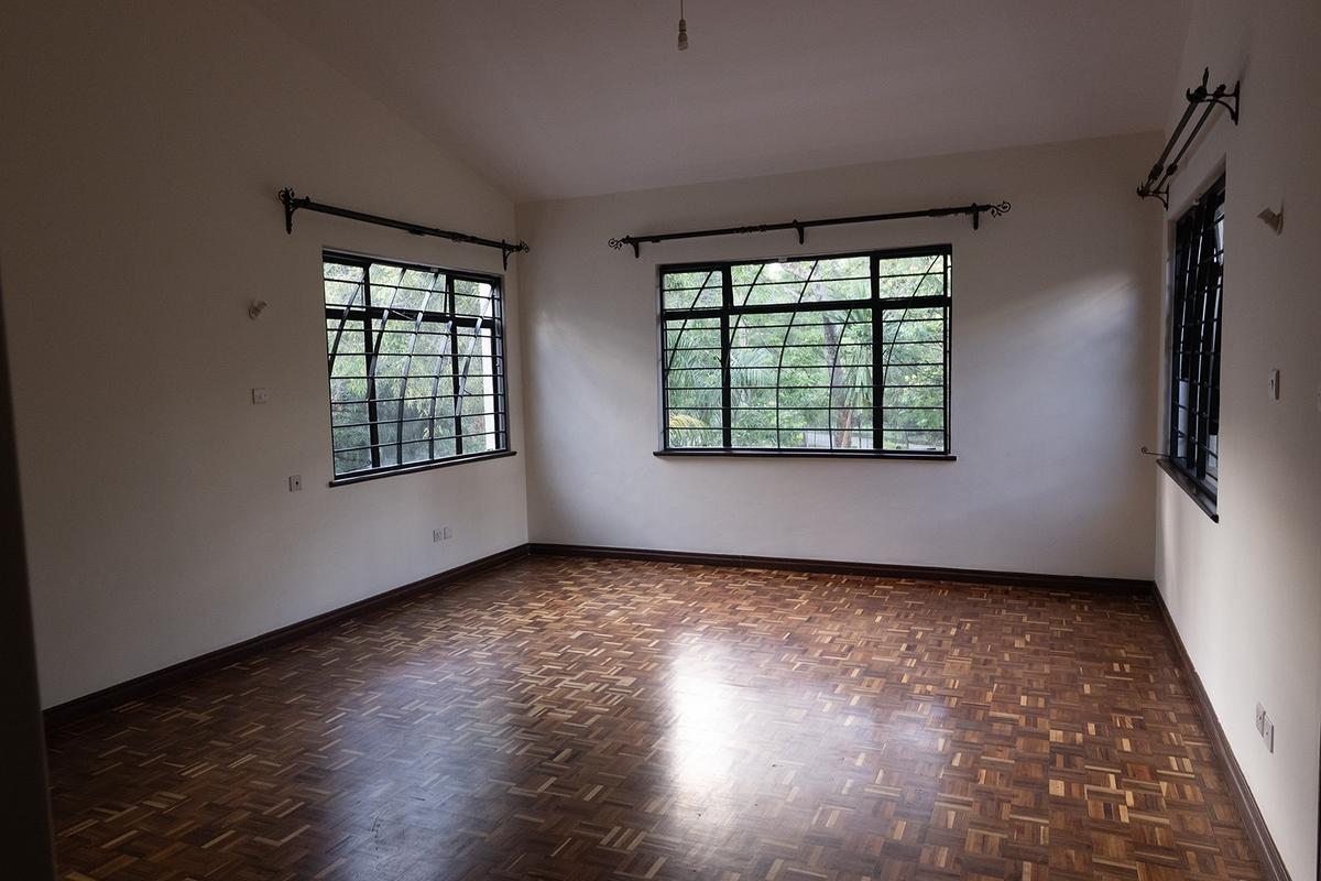5 Bed Townhouse with En Suite in Westlands Area - 15