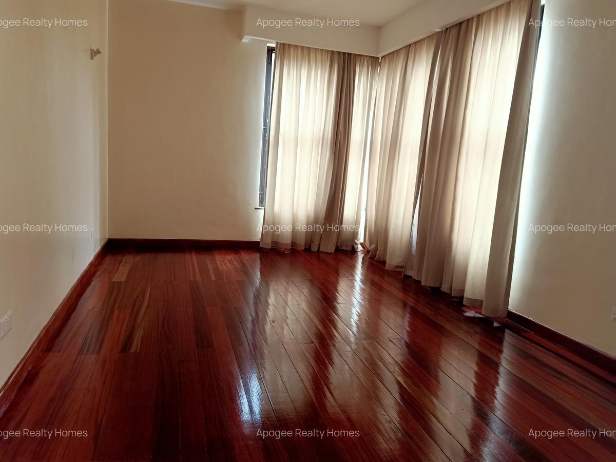 4 Bed House with En Suite at Garden Estate Road - 4