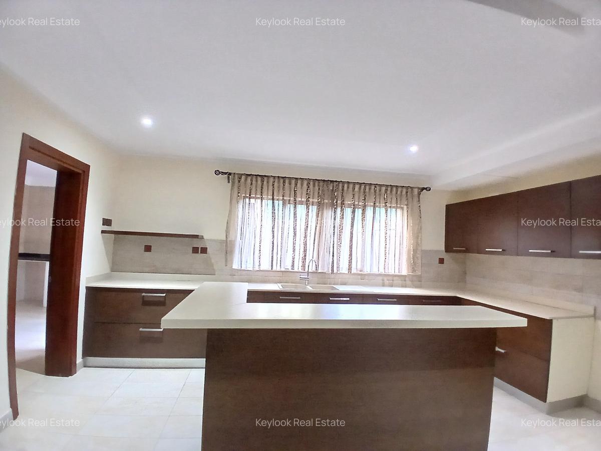 5 Bed Townhouse with En Suite at Lavington - 7