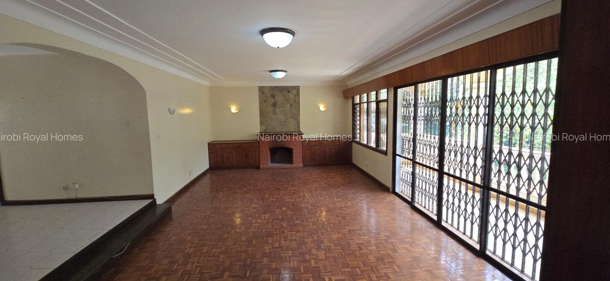 4 Bed House with En Suite at Lobelia Drive - 10