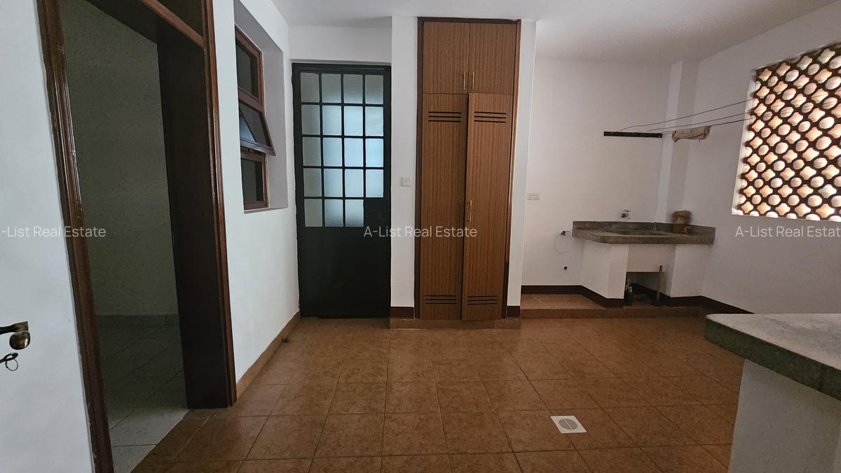 3 Bed Apartment with En Suite at Sandalwood Lane - 14