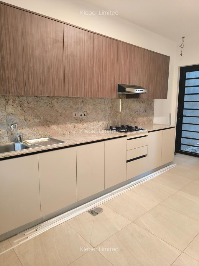 5 Bed Villa with En Suite at Lavington - 12