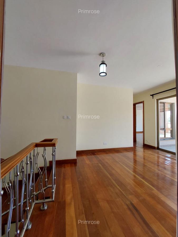 5 Bed Townhouse with En Suite in Lavington - 15