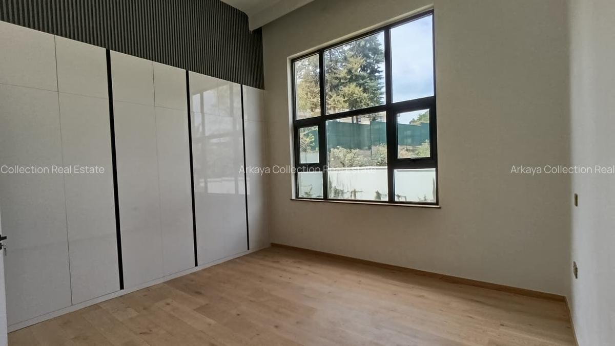 5 Bed Townhouse with En Suite in Lavington - 19