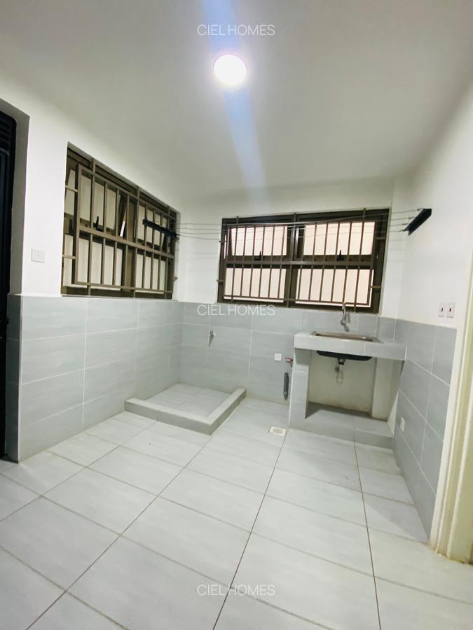 3 Bed Apartment with En Suite in Lavington - 4