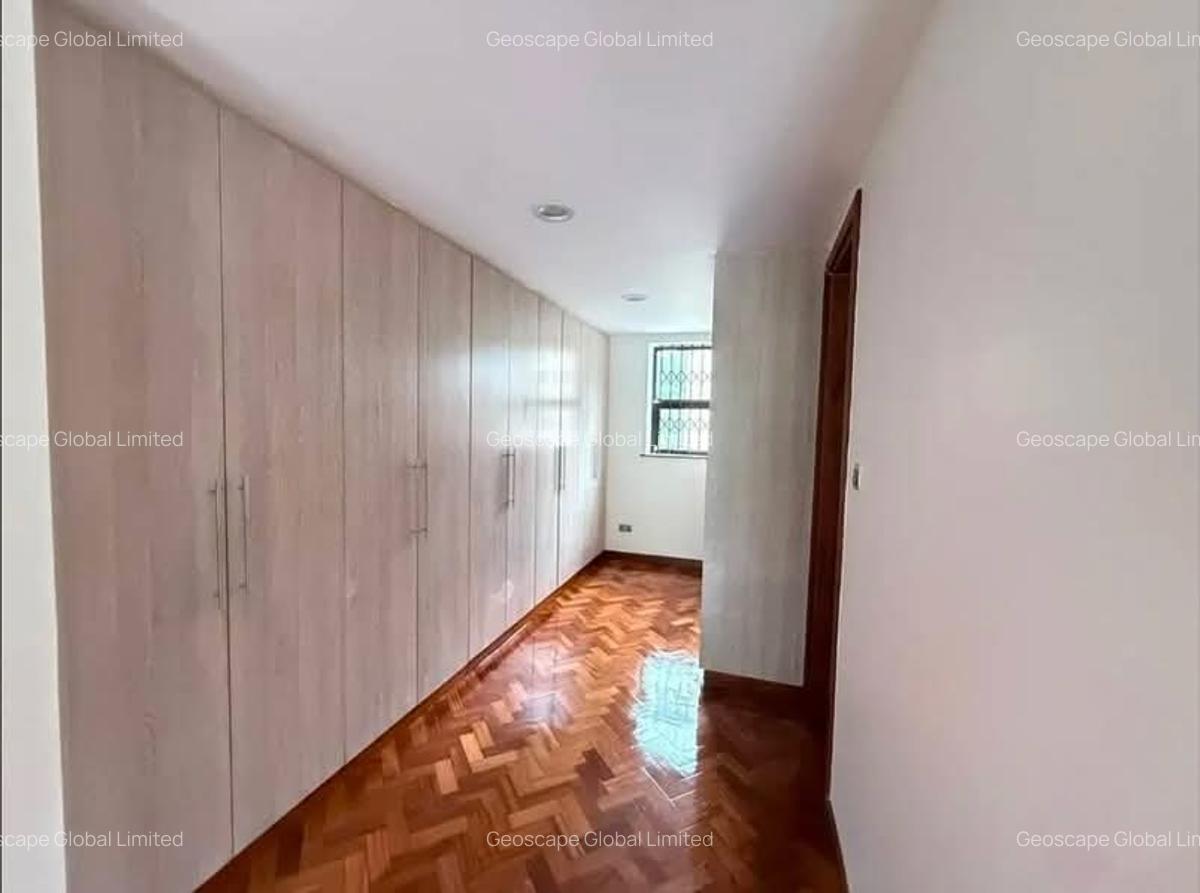 5 Bed Townhouse with En Suite in Lavington - 6